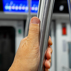 Aggrappati al futuro